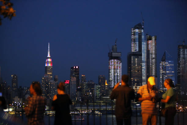 我们将围绕 我们将围绕